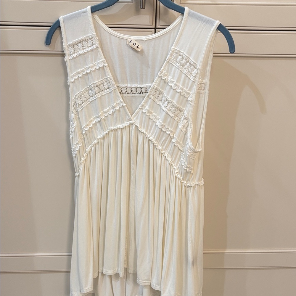 POL Women's Ivory Sleeveless Blouse